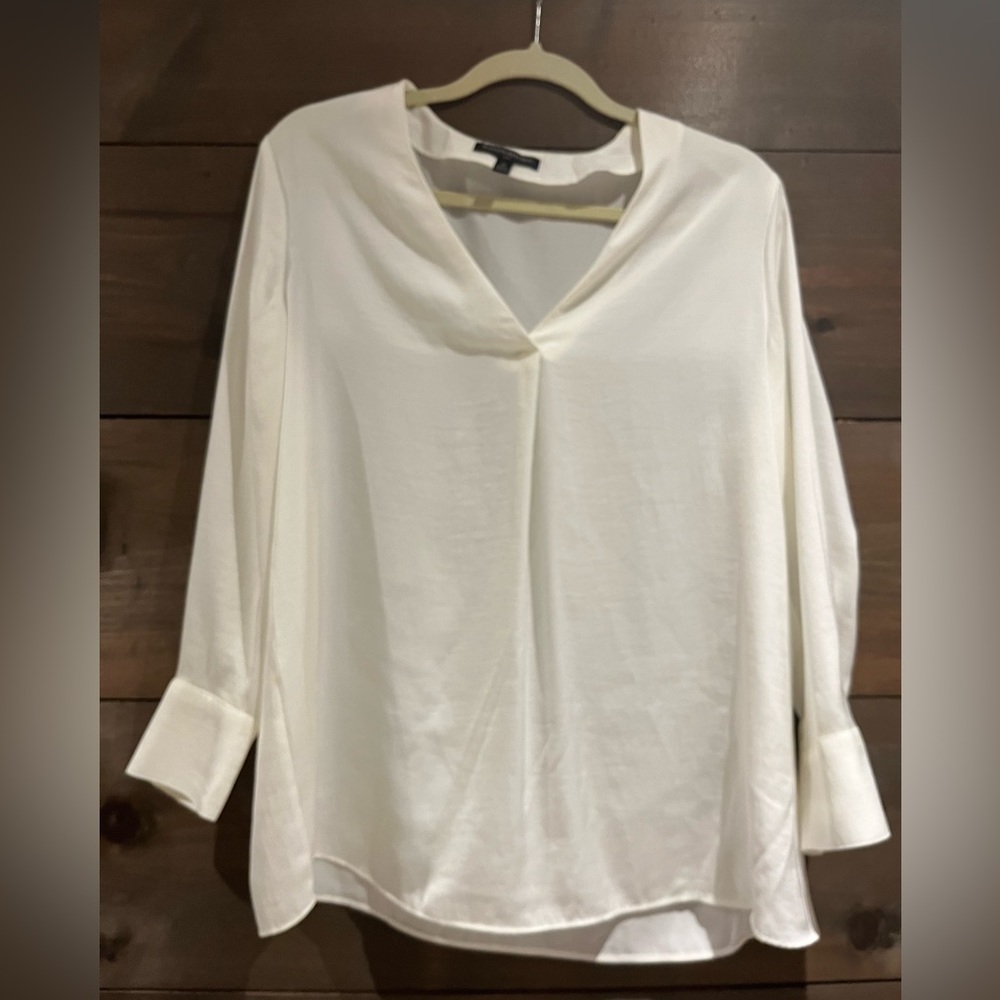 Banana republic factory bracelet sleeve Medium. Cream